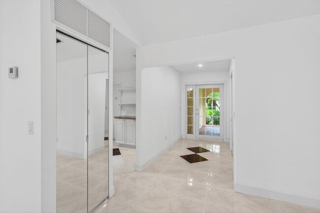 Building Photo - 6105 Via Laguna Ln