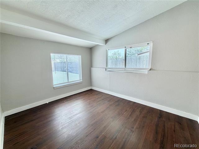 Building Photo - 988 Yates St