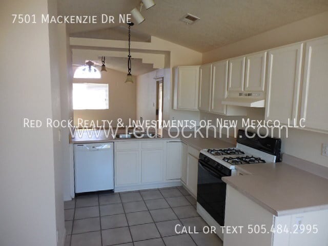Building Photo - 7501 MacKenzie Dr NE