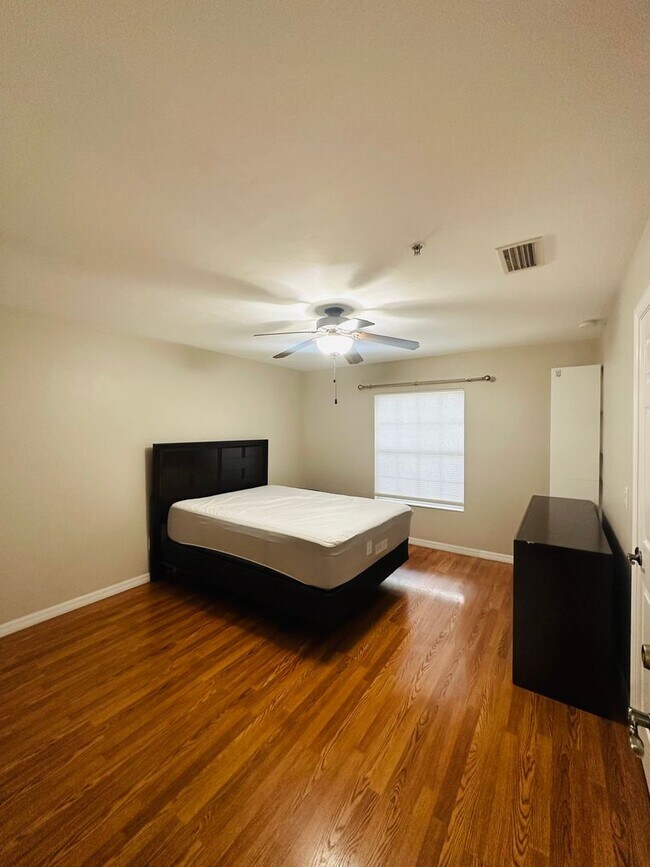 Building Photo - Beautiful 2/2 in Allen's Park available NOW