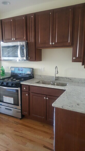 Building Photo - 4817 N Troy St