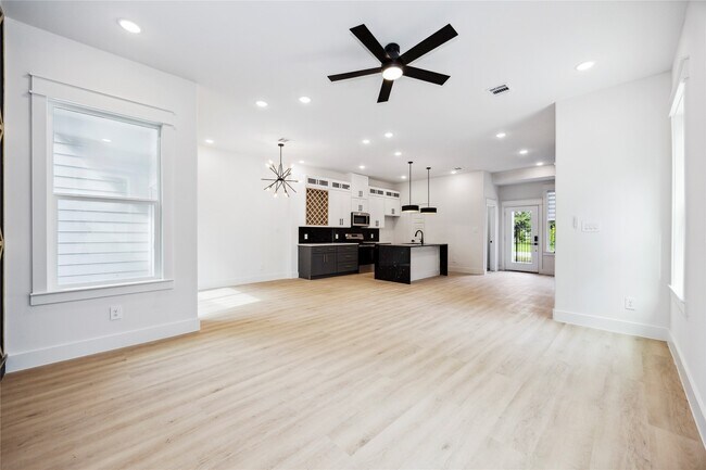 Building Photo - 4601 Newberry St