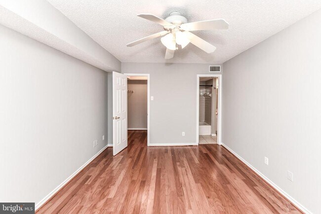 Building Photo - 1524 Lincoln Way