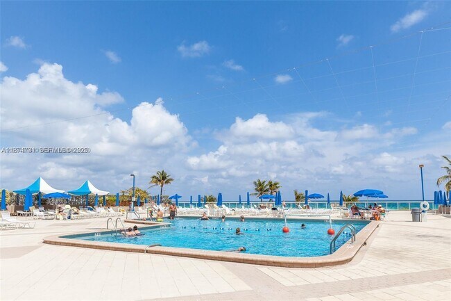 Building Photo - 2030 S Ocean Dr