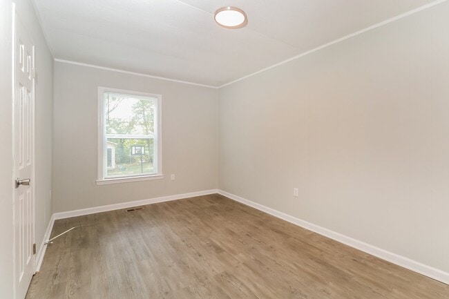 Building Photo - 111 Camellia Cir