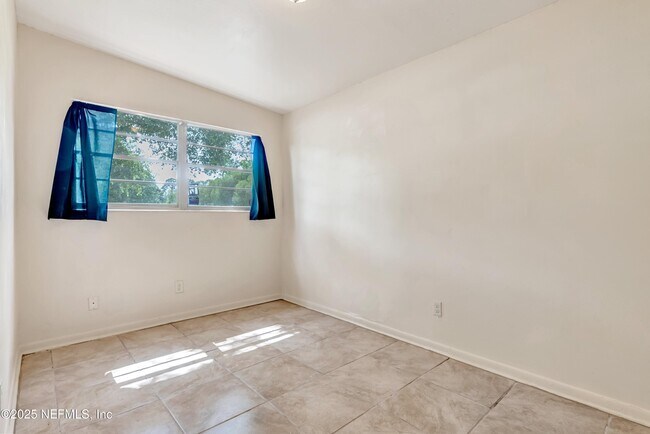 Building Photo - 4407 Melvin Cir E