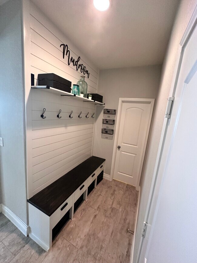 Building Photo - 27348 Caroline Way