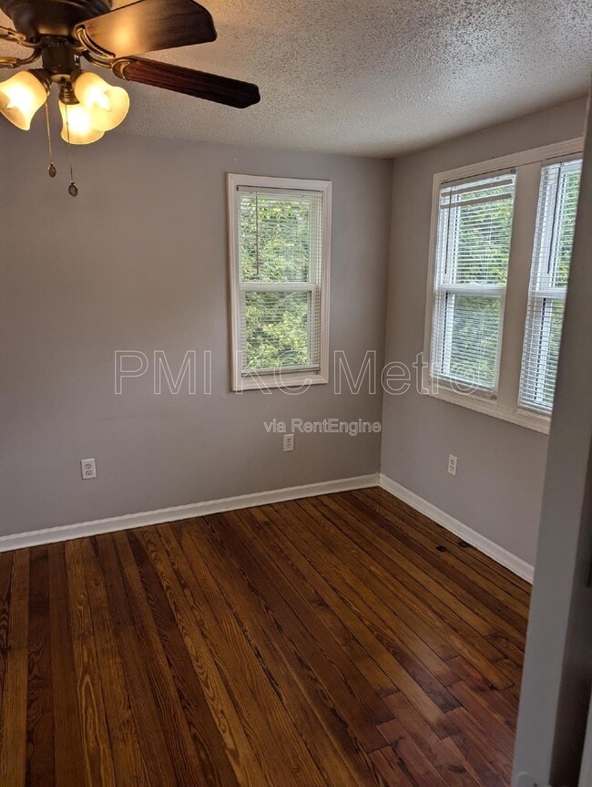 Building Photo - 724 S Grand Ave