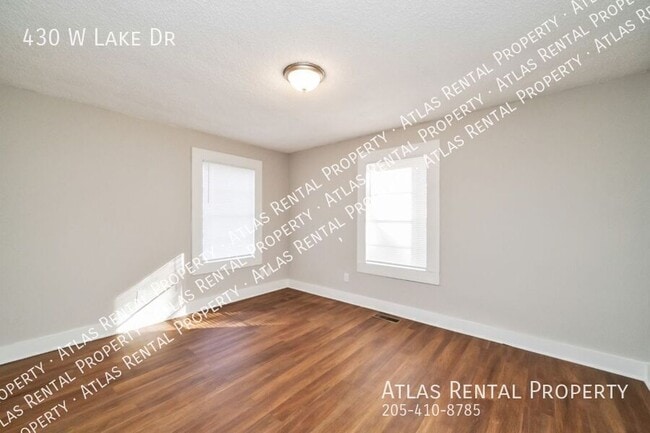 Building Photo - 430 W Lake Dr