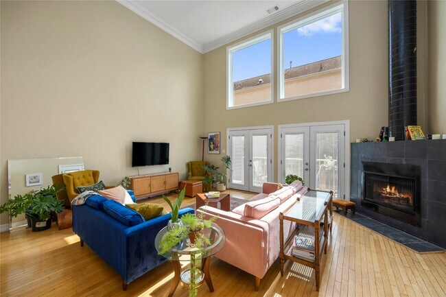 Building Photo - 2415 Dunlavy St