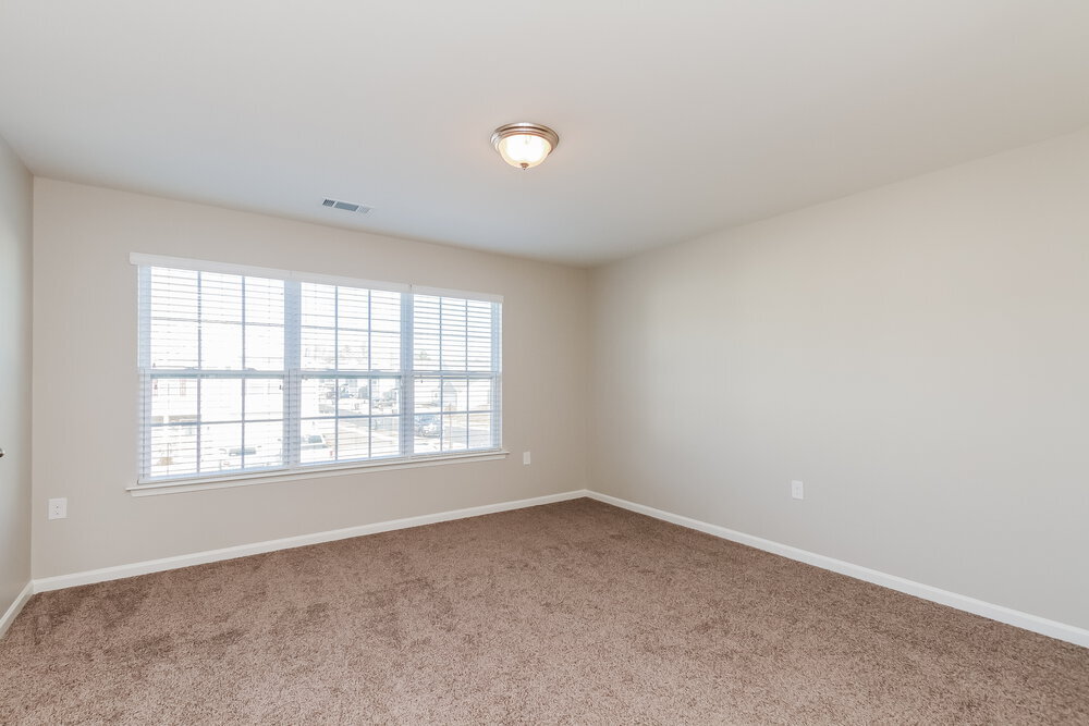 Building Photo - 1537 Summer View Ln