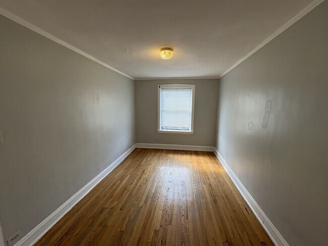 Building Photo - 1708 W Lunt Ave