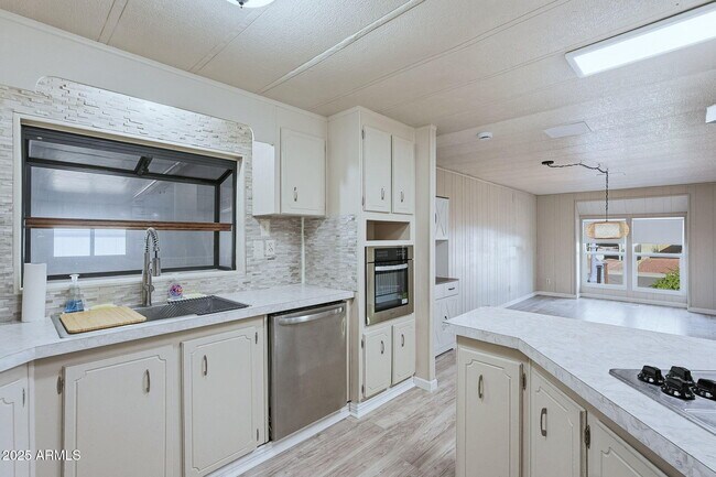 Building Photo - 17048 N 66th Terrace