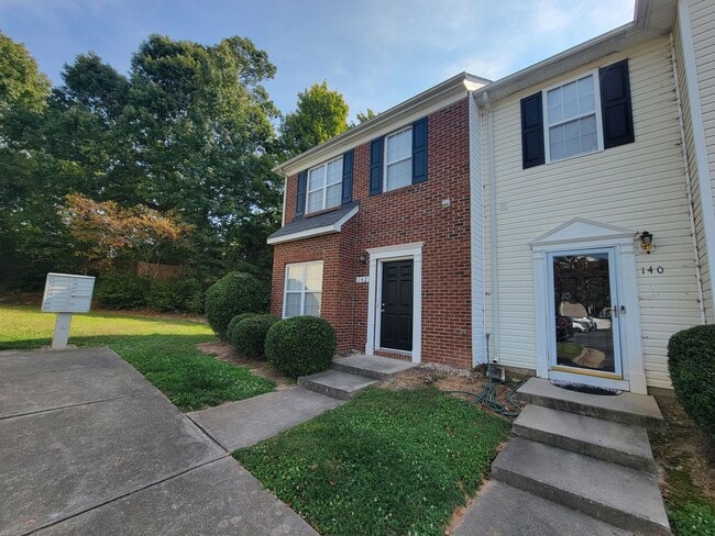 Primary Photo - 142 Queensberry Ct