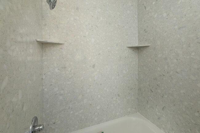 Building Photo - Impeccably remodeled unit-don't miss this ...