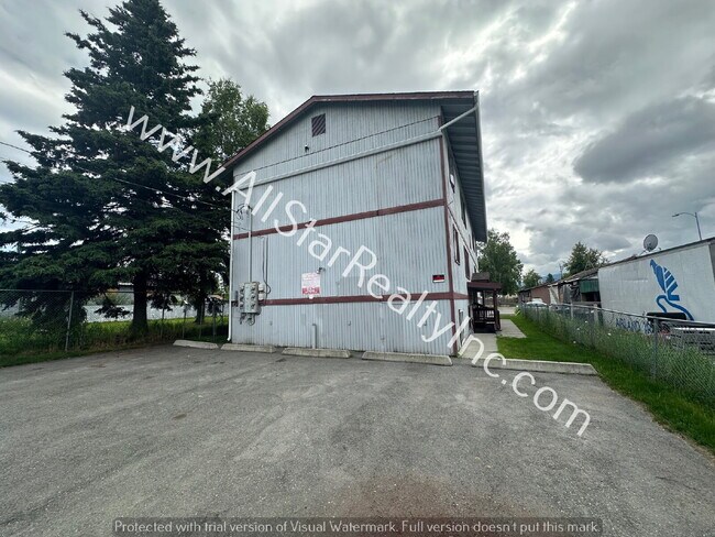 Building Photo - 216 N Flower St