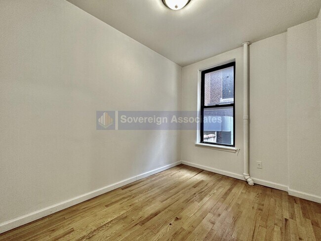 Building Photo - 401 E 68th St