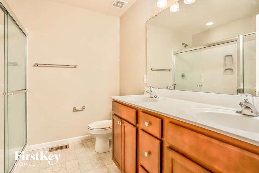 Building Photo - 415 Bittersweet Dr