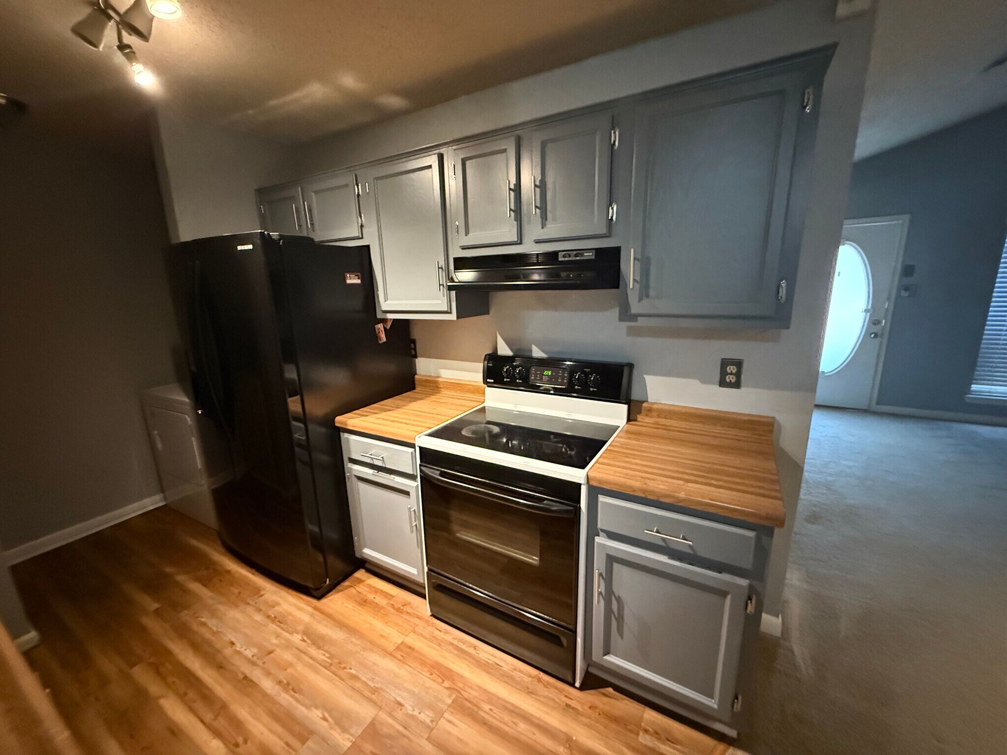 Building Photo - 12 Oak Forest Pl