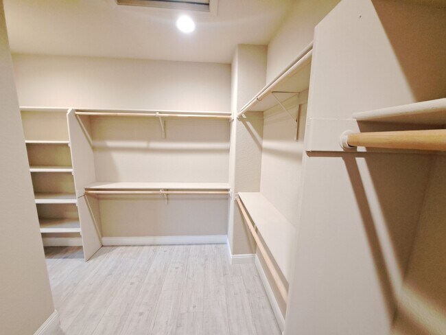 Building Photo - 677 Addison Ln