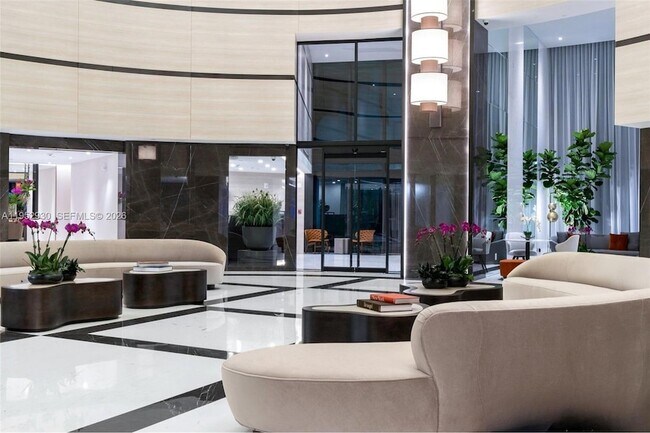 Building Photo - 300 South Pointe Dr