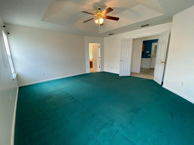 Building Photo - 1835 Lawnwood Dr