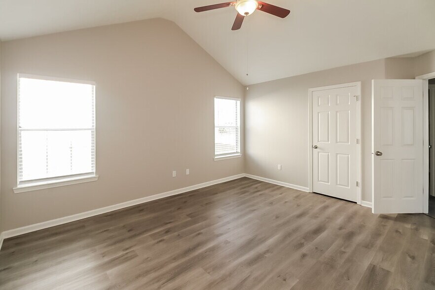 Building Photo - 350 Emerald Green Ct