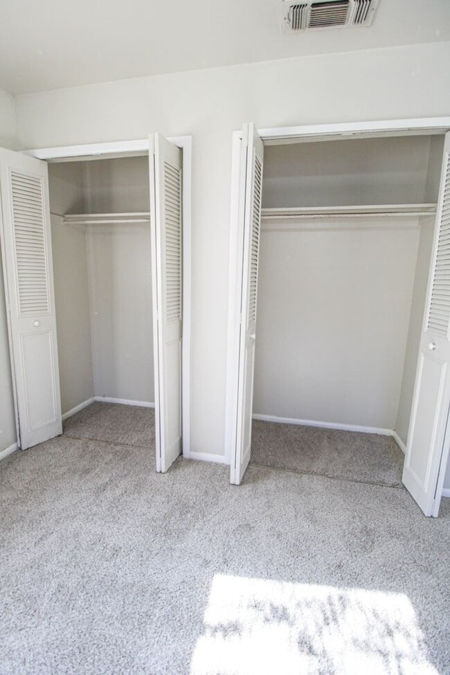 Building Photo - ************Move In Special- 2 WEEKS FREE!!!!************