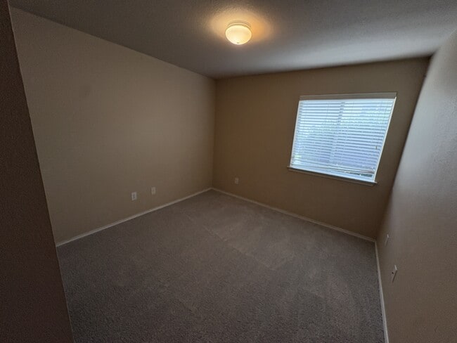 Building Photo - 387 Paddington Dr