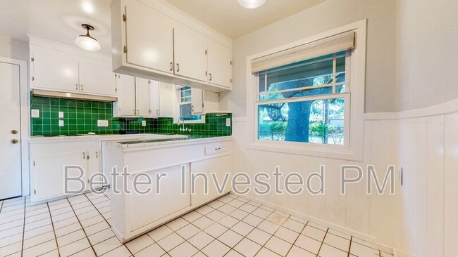 Building Photo - 3241 Montgomery Dr