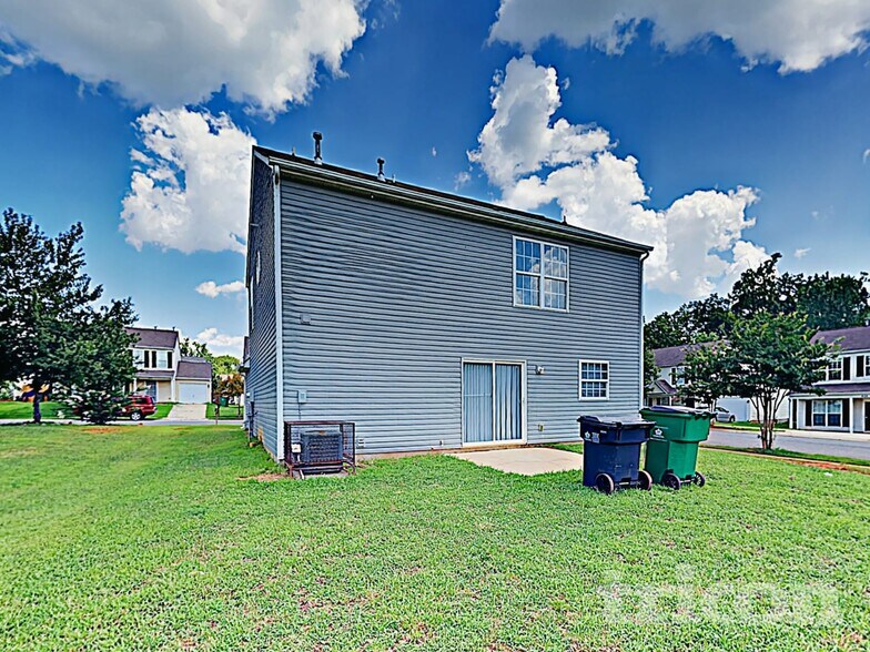 Building Photo - 1305 Peach Park Ln