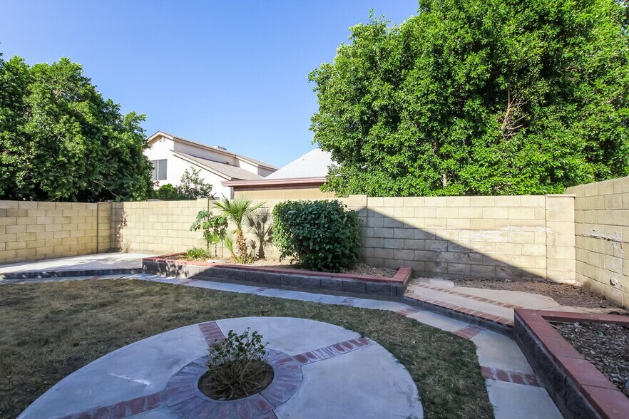 Building Photo - 9147 N 73rd Ln