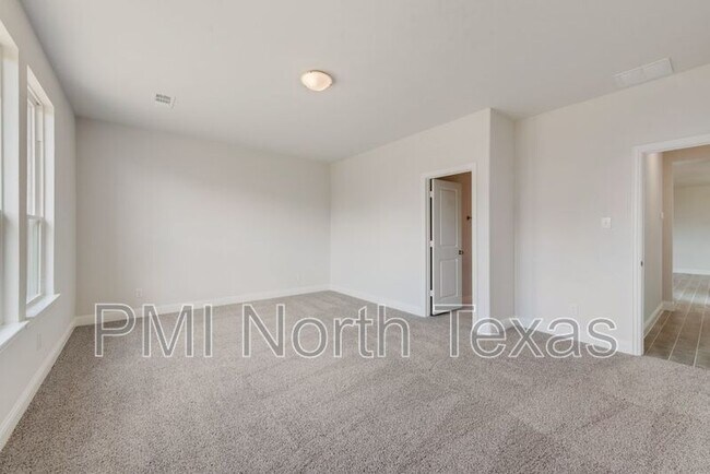 Building Photo - 717 Amenduni Ln