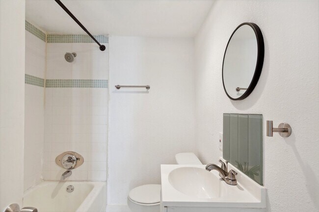 Building Photo - 3 Bedroom Single Family Home in San Antonio