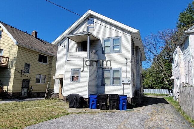 Building Photo - 11301 Florian Ave