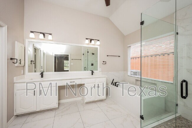 Building Photo - 325 Crooked Tree Ct