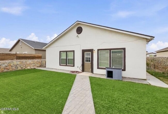 Building Photo - 14904 Tierra Coruna Ave