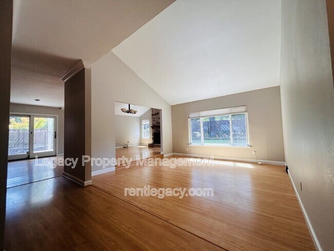 Building Photo - 1163 Gamay Dr