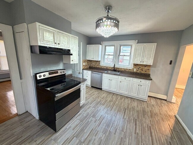 Building Photo - 30 Riverview St