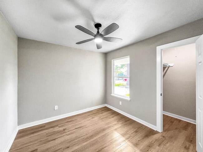 Building Photo - 4926 Adonis Dr