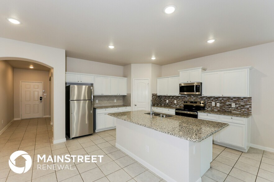 Building Photo - 9430 Smoke Tree Dr