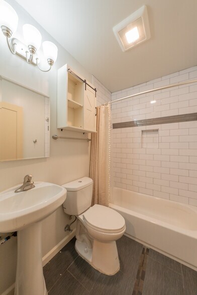 Building Photo - 7503 Camellia Ave