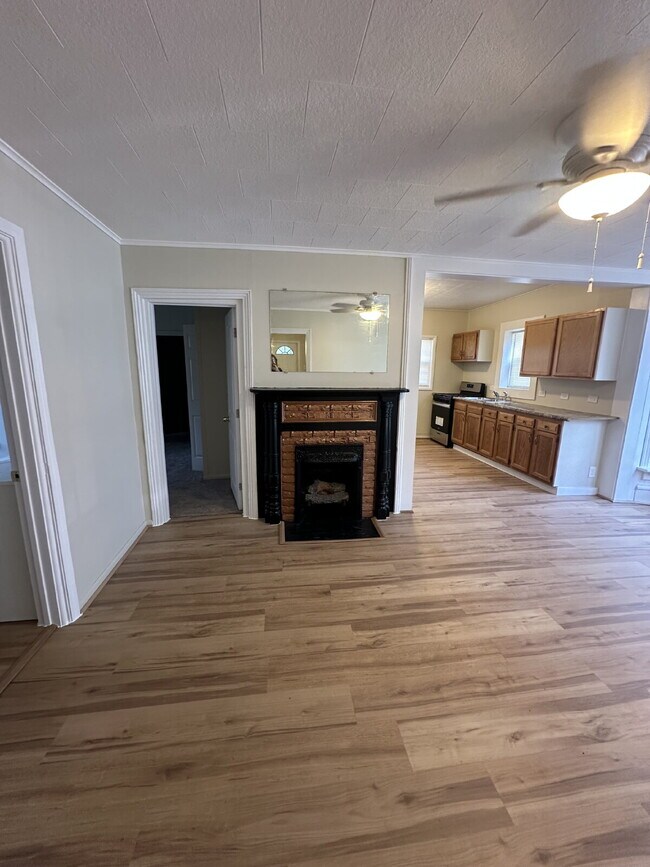 Building Photo - 3-Bedroom Duplex