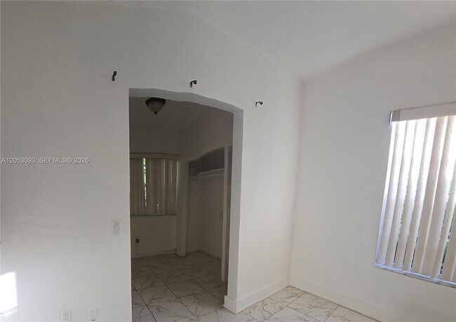Building Photo - 455 NE 131st St