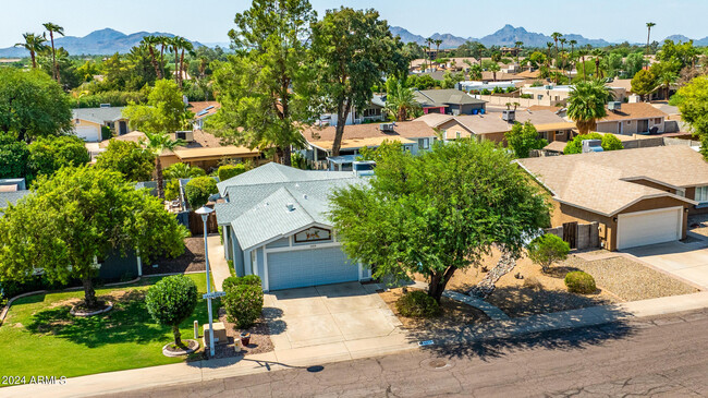 Building Photo - 6819 E Grandview Dr