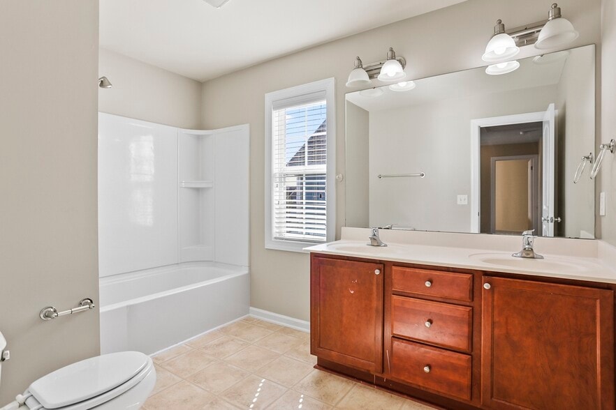 Building Photo - 5 Crossgate Ct