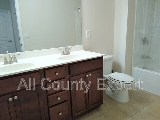 Building Photo - 635 Glenish CT