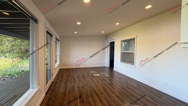 Building Photo - 609 68th Ave NE