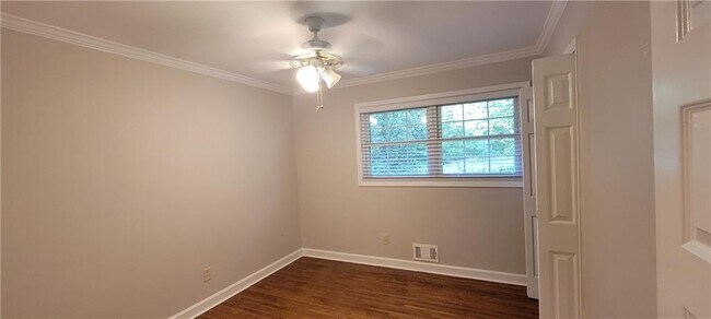 Building Photo - 2497 Wentworth Dr NE