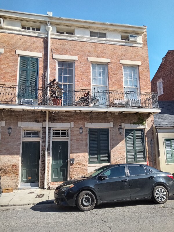 Primary Photo - 929 Dumaine St
